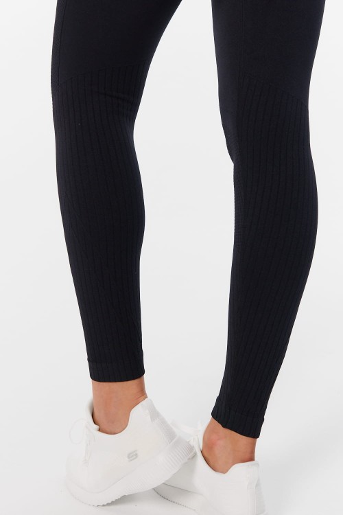 legginsy-damskie-czarne-fitam-bliss-nogi.jpg