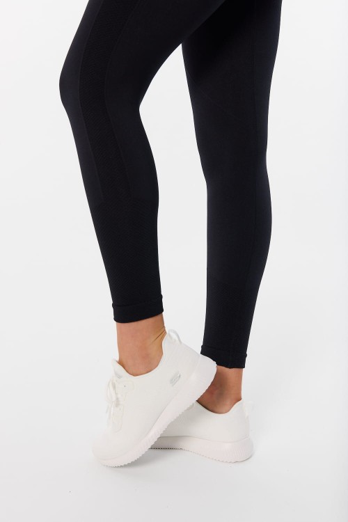 legginsy-damskie-czarne-fitam-evolve-nogi.jpg
